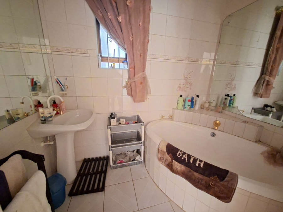 5 Bedroom Property for Sale in Baysvalley Free State